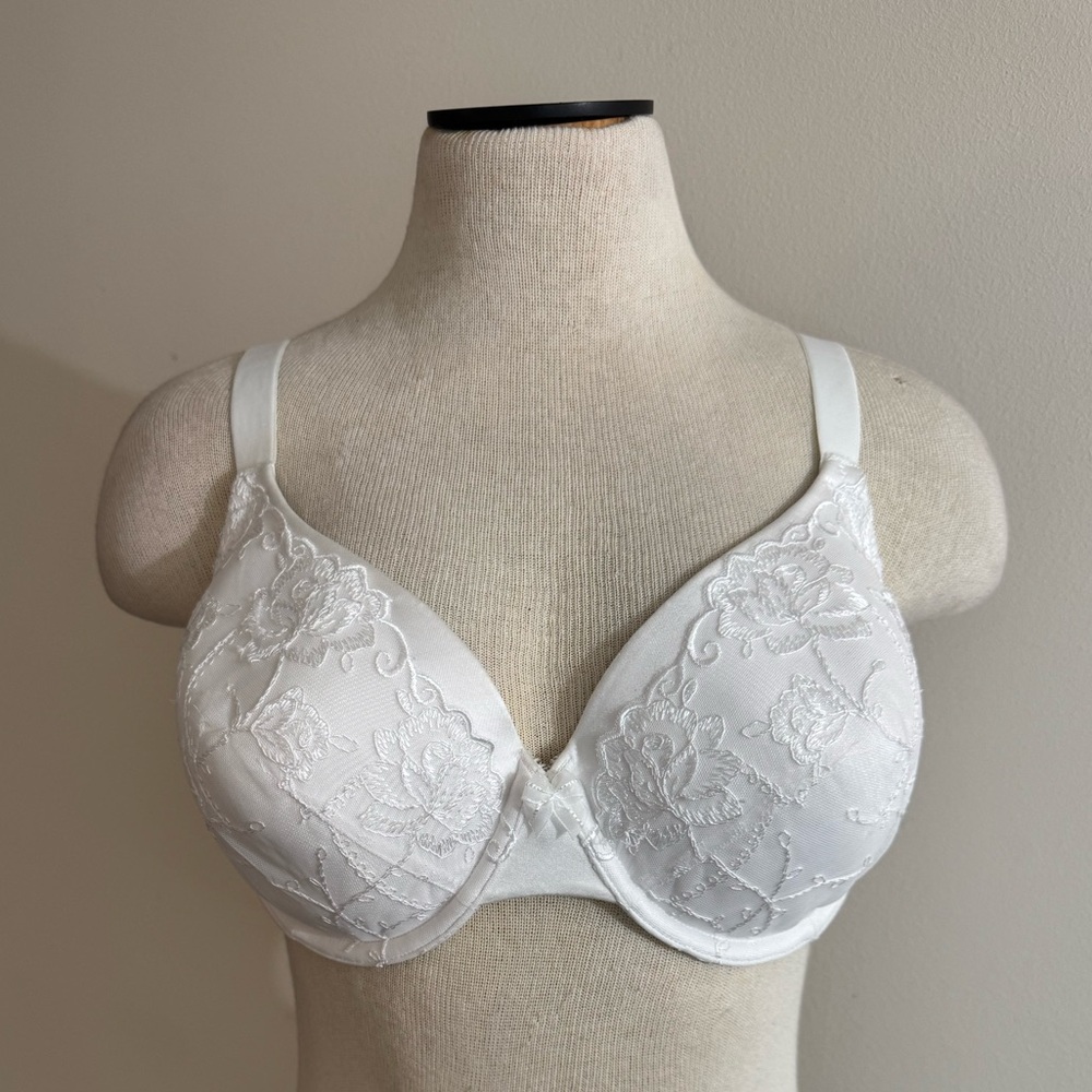 Vanity Fair White Lace Bra 38D NWOT